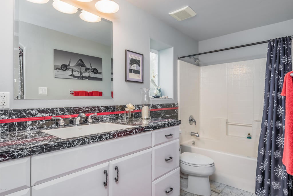 Ventura, California, 93001, United States, 2 Bedrooms Bedrooms, ,3 BathroomsBathrooms,Residential,Active,1944022