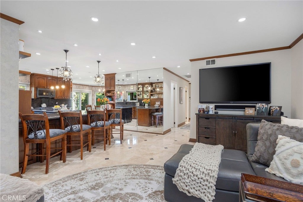 Chatsworth, California, 91311, United States, 4 Bedrooms Bedrooms, ,3 BathroomsBathrooms,Residential,Active,2006764