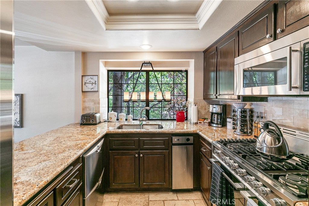 Lake Arrowhead, California, 92352, United States, 2 Bedrooms Bedrooms, ,3 BathroomsBathrooms,Residential,Active,1908134