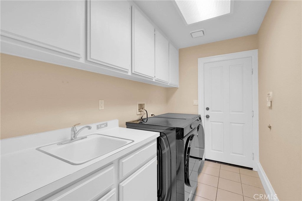 Walnut, California, 91789, United States, 5 Bedrooms Bedrooms, ,5 BathroomsBathrooms,Residential,Active,1952624