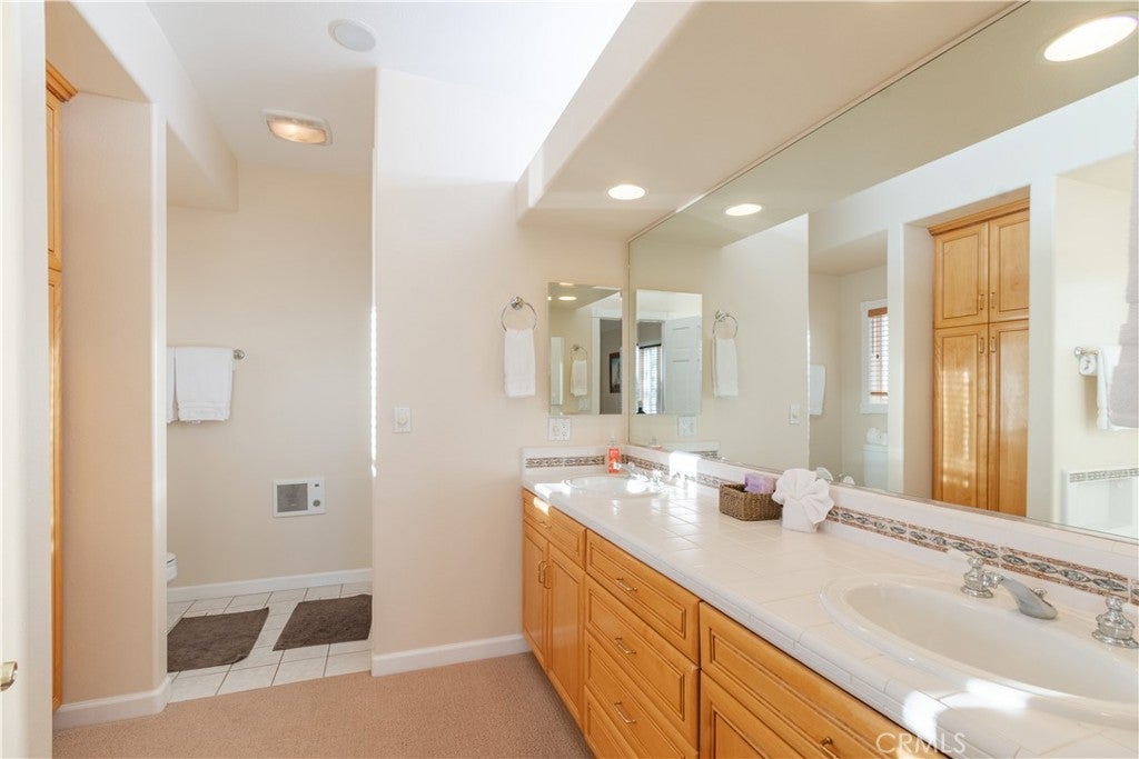 Paso Robles, California, 93446, United States, 5 Bedrooms Bedrooms, ,6 BathroomsBathrooms,Residential,Active,1821961