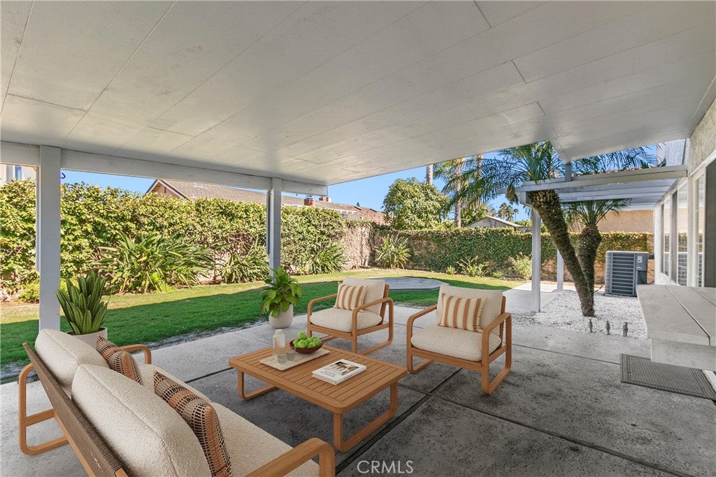Fountain Valley, California, 92708, United States, 4 Bedrooms Bedrooms, ,3 BathroomsBathrooms,Residential,Active,1922326