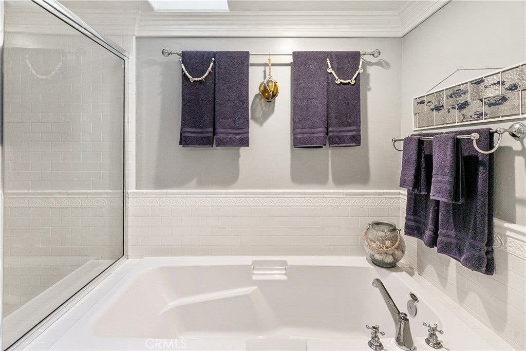 Lake Arrowhead, California, 92352, United States, 2 Bedrooms Bedrooms, ,3 BathroomsBathrooms,Residential,Active,1945074