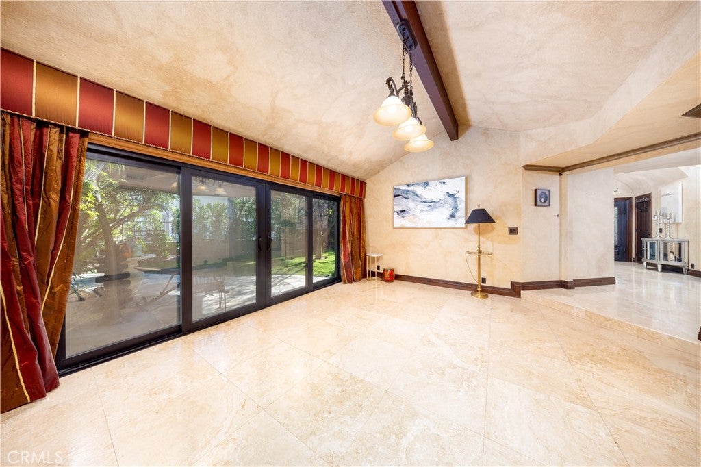 Pomona, California, 91766, United States, 5 Bedrooms Bedrooms, ,5 BathroomsBathrooms,Residential,Active,1989773