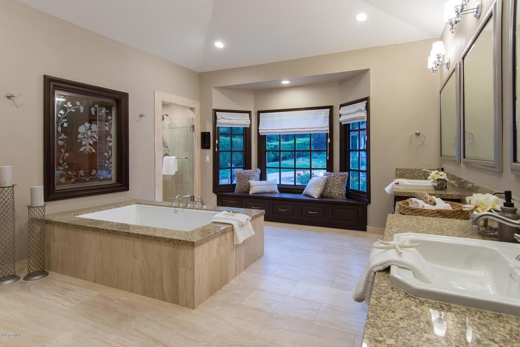 Agoura Hills, California, 91301, United States, 5 Bedrooms Bedrooms, ,5 BathroomsBathrooms,Residential,Active,2012898