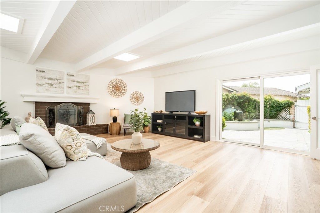 Huntington Beach, California, 92647, United States, 4 Bedrooms Bedrooms, ,3 BathroomsBathrooms,Residential,Active,2037145