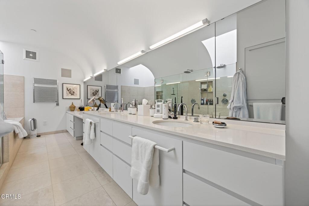 Oxnard, California, 93035, United States, 4 Bedrooms Bedrooms, ,5 BathroomsBathrooms,Residential,Active,1904736