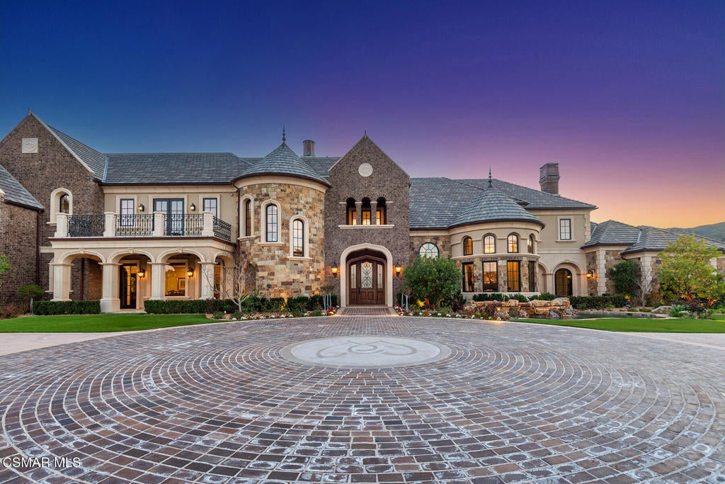 Thousand Oaks, California, 91361, United States, 7 Bedrooms Bedrooms, ,13 BathroomsBathrooms,Residential,Active,1748234
