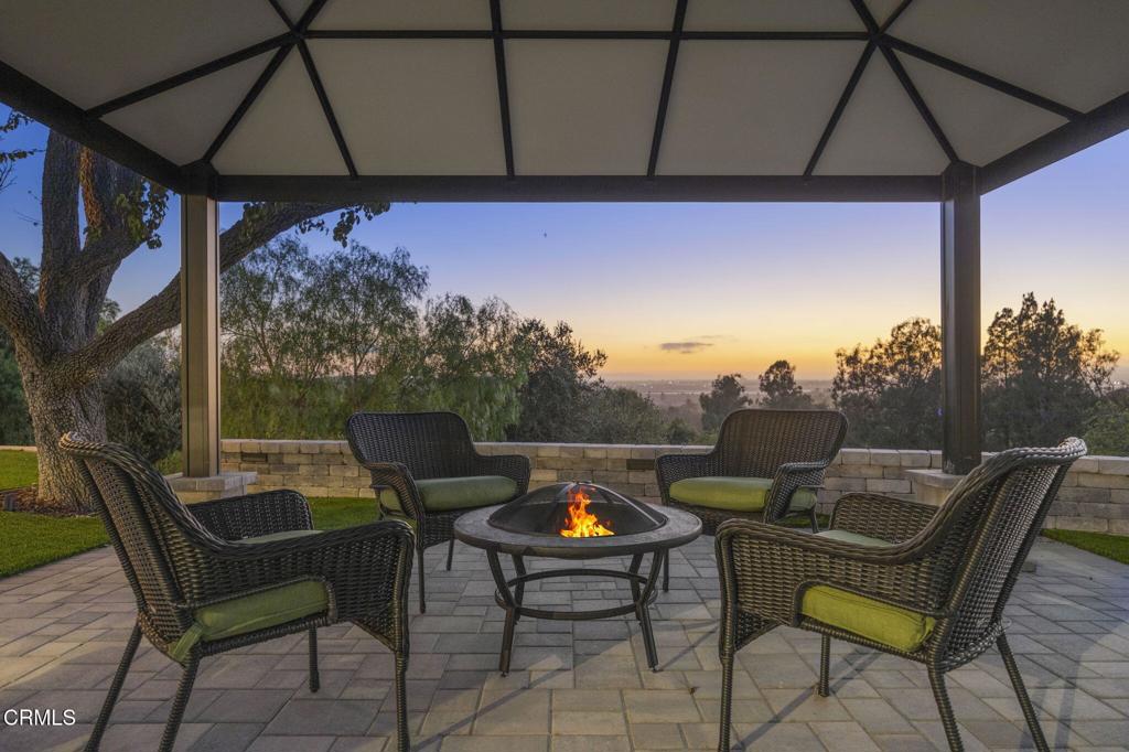 Camarillo, California, 93010, United States, 4 Bedrooms Bedrooms, ,5 BathroomsBathrooms,Residential,Active,1944013