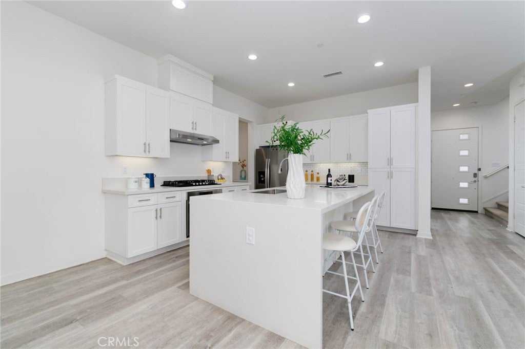 Irvine, California, 92618, United States, 3 Bedrooms Bedrooms, ,3 BathroomsBathrooms,Residential,Active,1942374