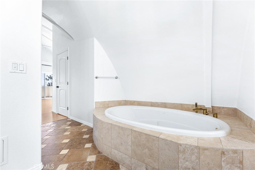 Chatsworth, California, 91311, United States, 4 Bedrooms Bedrooms, ,4 BathroomsBathrooms,Residential,Active,2011421