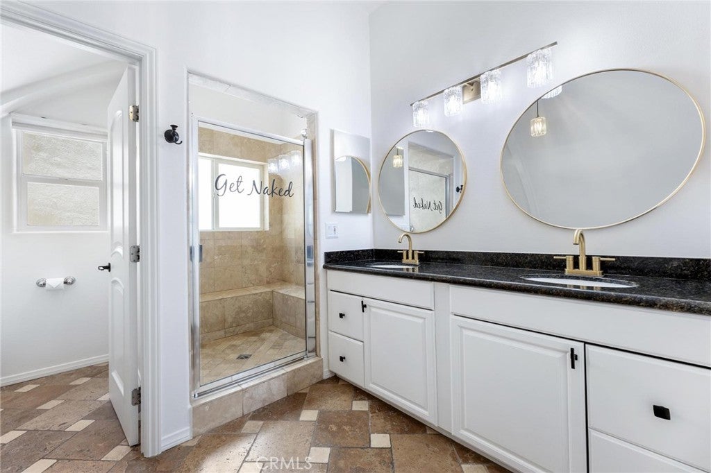 Chatsworth, California, 91311, United States, 4 Bedrooms Bedrooms, ,4 BathroomsBathrooms,Residential,Active,2011421