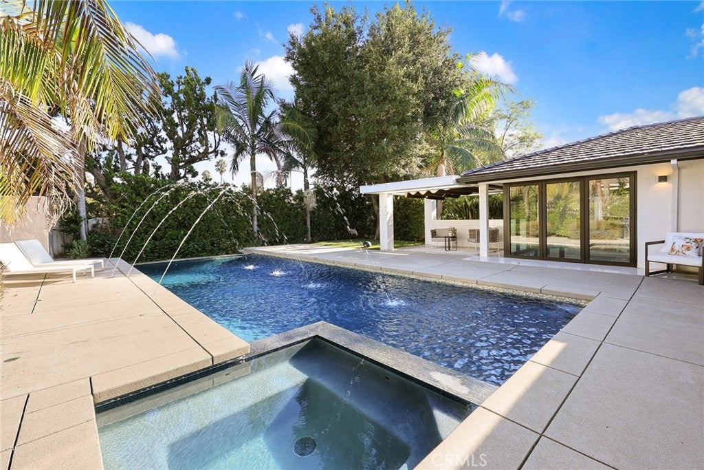 San Marino, California, 91108, United States, 4 Bedrooms Bedrooms, ,4 BathroomsBathrooms,Residential,Active,1909089