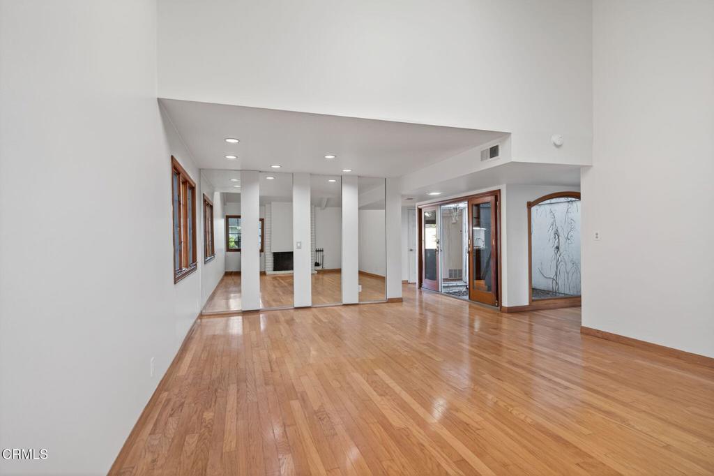 Ventura, California, 93001, United States, 5 Bedrooms Bedrooms, ,3 BathroomsBathrooms,Residential,Active,1922272