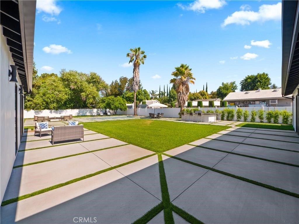 Woodland Hills, California, 91367, United States, 5 Bedrooms Bedrooms, ,5 BathroomsBathrooms,Residential,Pending,1843402