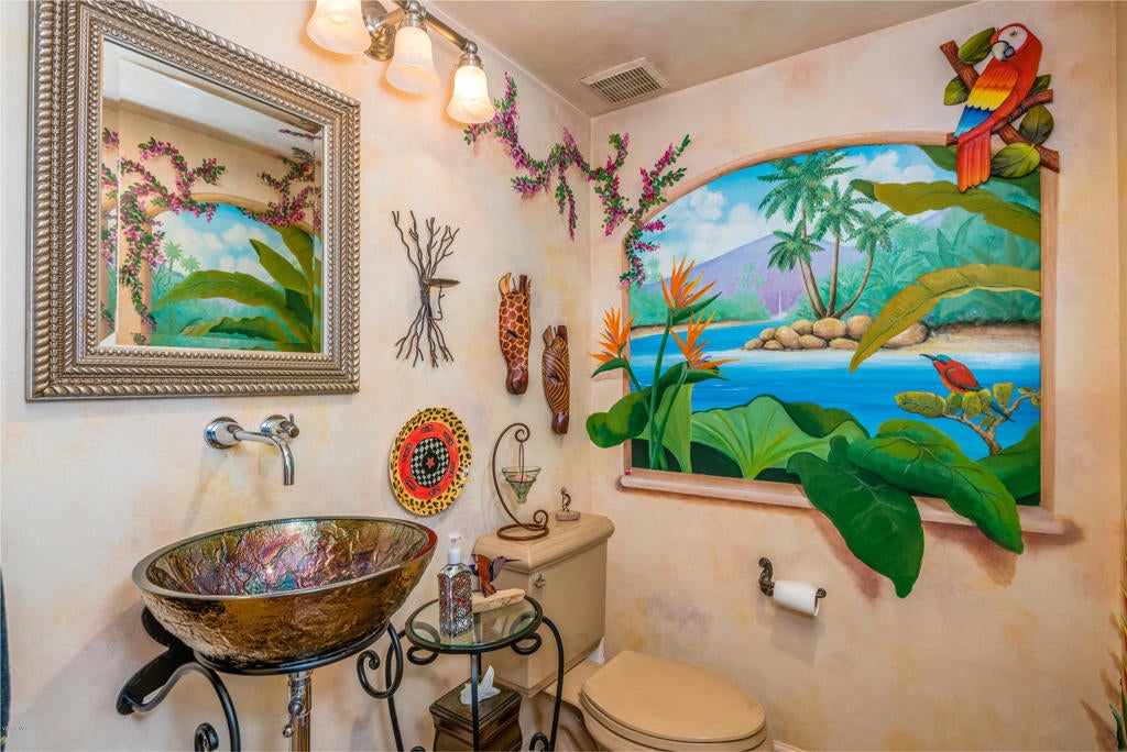 Ventura, California, 93001, United States, 2 Bedrooms Bedrooms, ,3 BathroomsBathrooms,Residential,Active,1944022