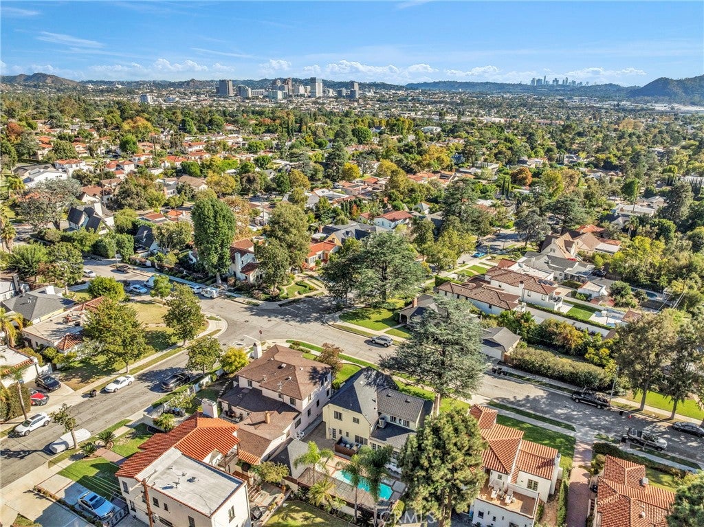 Glendale, California, 91202, United States, 3 Bedrooms Bedrooms, ,3 BathroomsBathrooms,Residential,Active,1967125