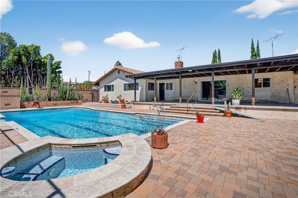 Granada Hills, California, 91344, United States, 5 Bedrooms Bedrooms, ,4 BathroomsBathrooms,Residential,Active,1929698