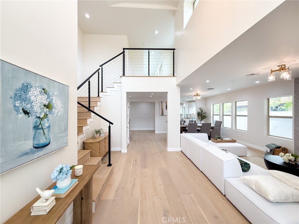 Pasadena, California, 91107, United States, 7 Bedrooms Bedrooms, ,8 BathroomsBathrooms,Residential,Active,1944066