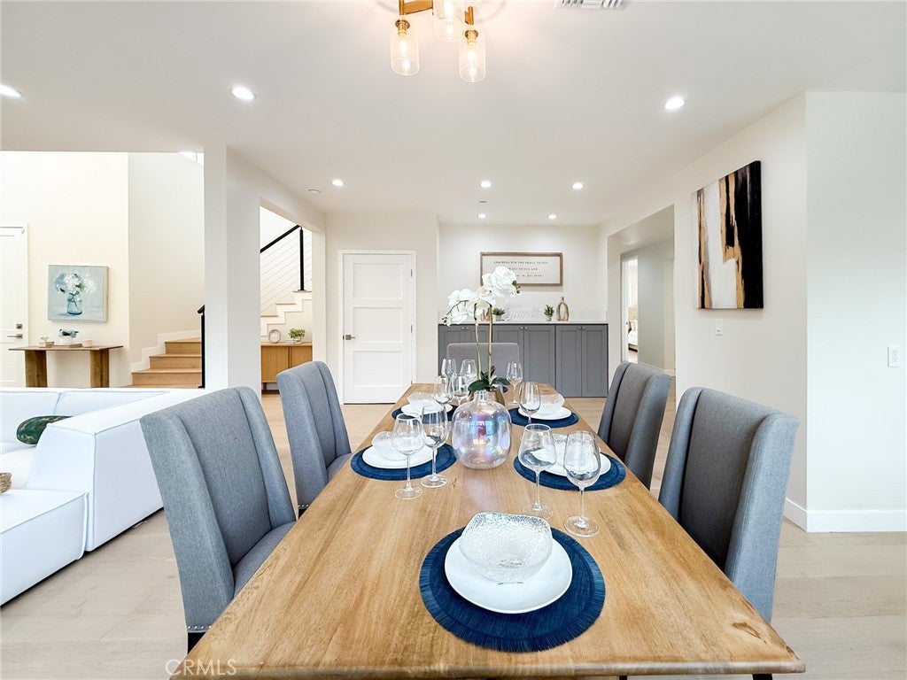 Pasadena, California, 91107, United States, 7 Bedrooms Bedrooms, ,8 BathroomsBathrooms,Residential,Active,1944066