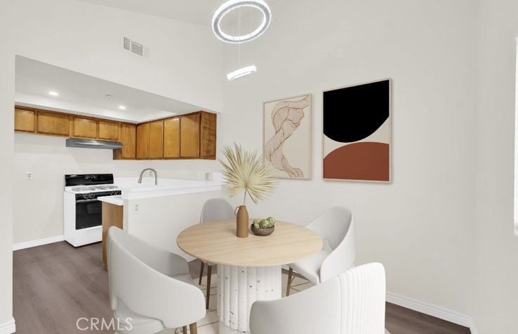 Los Angeles, California, 90039, United States, 4 Bedrooms Bedrooms, ,3 BathroomsBathrooms,Residential,Active,1892396
