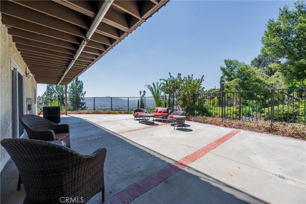 Burbank, California, 91501, United States, 5 Bedrooms Bedrooms, ,5 BathroomsBathrooms,Residential,Active,1943797