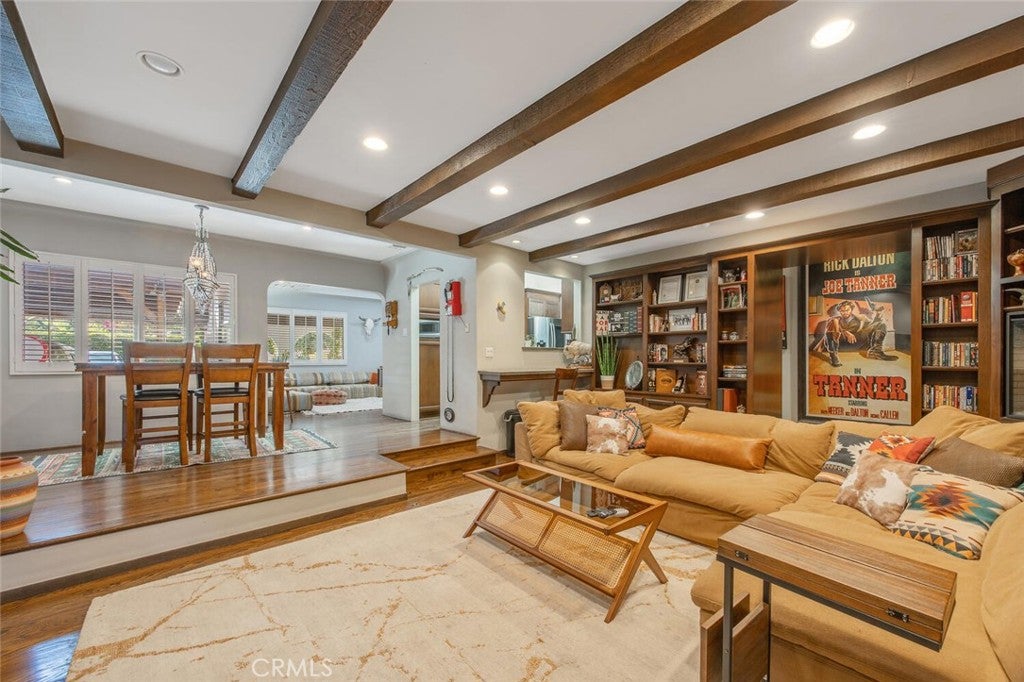 North Hollywood, California, 91602, United States, 4 Bedrooms Bedrooms, ,2 BathroomsBathrooms,Residential,Active,1954309