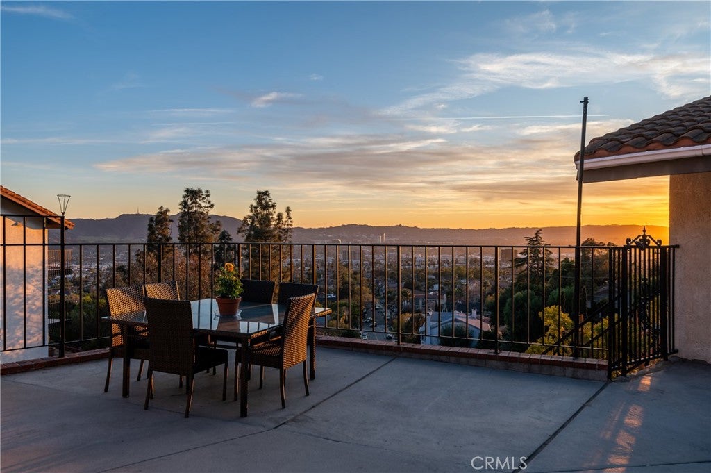 Burbank, California, 91501, United States, 5 Bedrooms Bedrooms, ,5 BathroomsBathrooms,Residential,Active,1943797