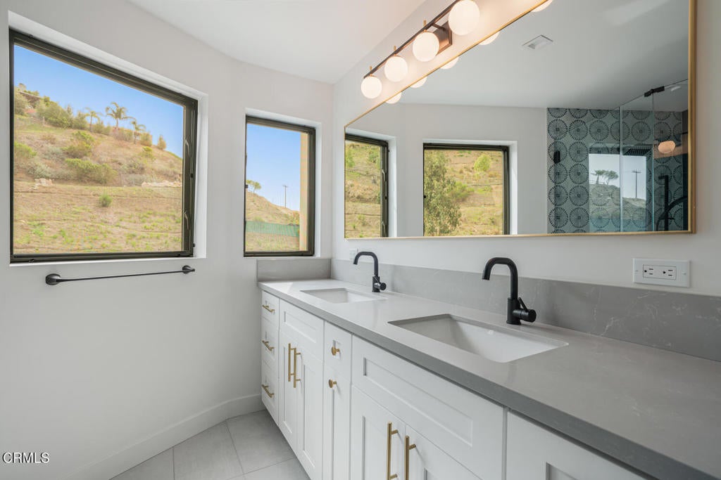 Ventura, California, 93001, United States, 3 Bedrooms Bedrooms, ,4 BathroomsBathrooms,Residential,Active,2016402