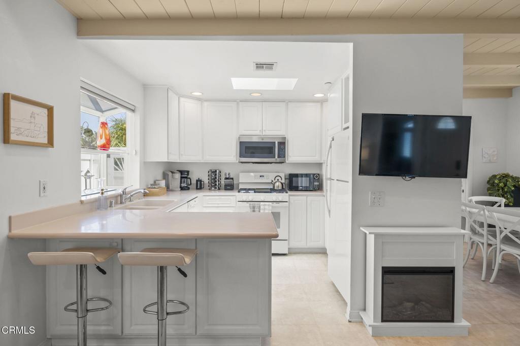 Ventura, California, 93001, United States, ,3 BathroomsBathrooms,Residential,Active,1829931