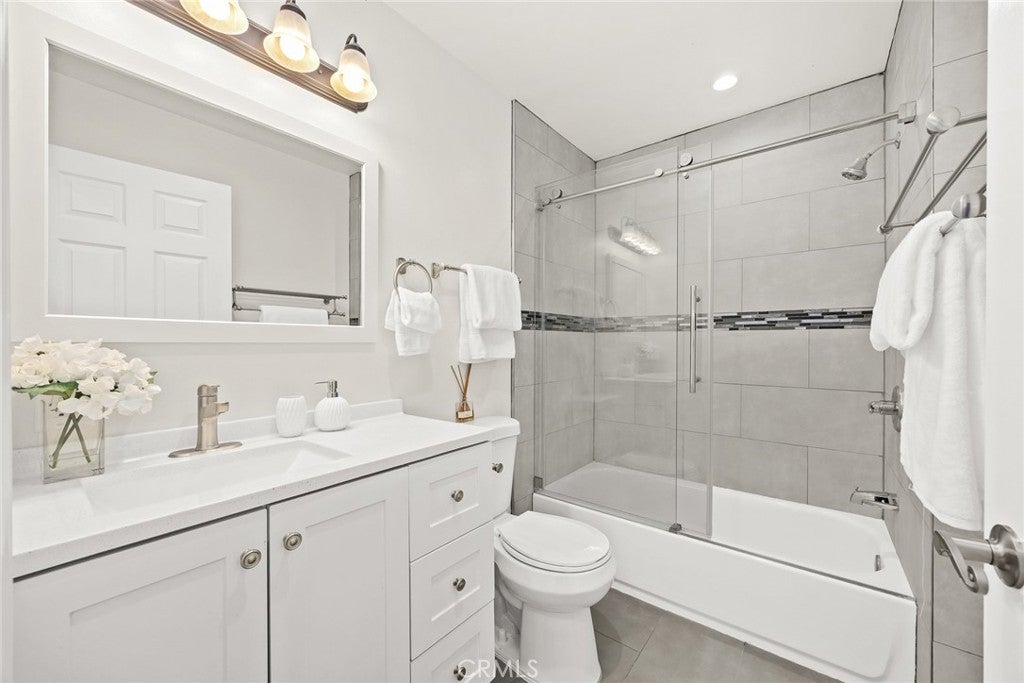 Los Angeles, California, 90034, United States, 5 Bedrooms Bedrooms, ,5 BathroomsBathrooms,Residential,Active,1899242