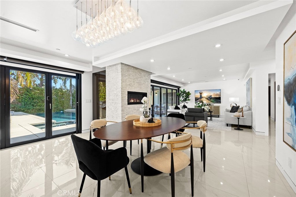 San Marino, California, 91108, United States, 4 Bedrooms Bedrooms, ,4 BathroomsBathrooms,Residential,Active,1909089