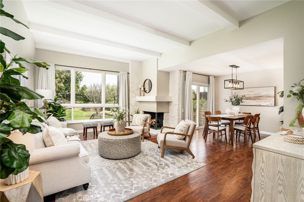 Huntington Beach, California, 92647, United States, 4 Bedrooms Bedrooms, ,3 BathroomsBathrooms,Residential,Active,2030516