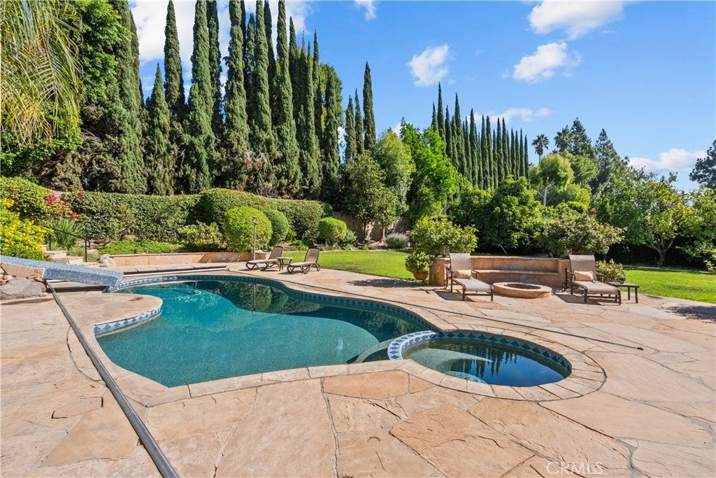 Northridge, California, 91324, United States, 5 Bedrooms Bedrooms, ,4 BathroomsBathrooms,Residential,Active,1952628