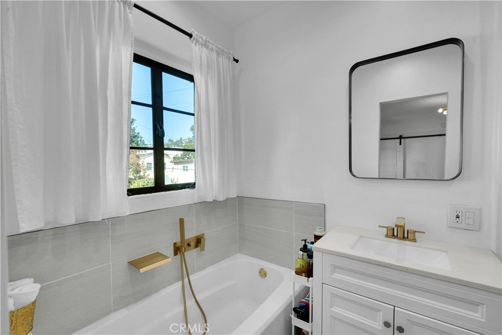 Glendale, California, 91206, United States, 4 Bedrooms Bedrooms, ,3 BathroomsBathrooms,Residential,Active,1963262