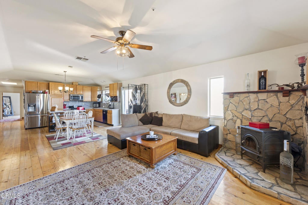 Camarillo, California, 93010, United States, 6 Bedrooms Bedrooms, ,4 BathroomsBathrooms,Residential,Active,1953410