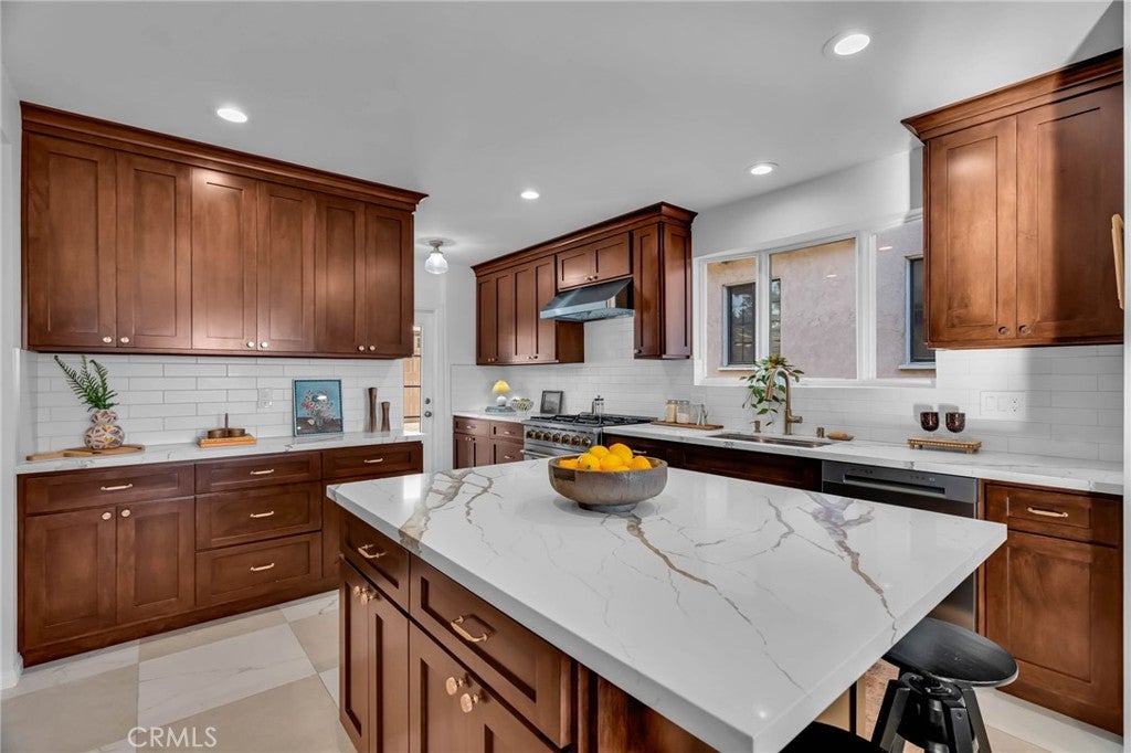 Glendale, California, 91202, United States, 3 Bedrooms Bedrooms, ,3 BathroomsBathrooms,Residential,Active,1967125