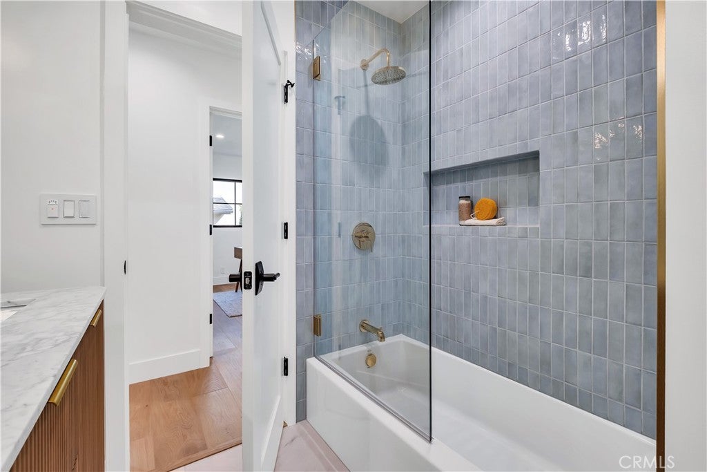 Redondo Beach, California, 90277, United States, 4 Bedrooms Bedrooms, ,3 BathroomsBathrooms,Residential,Active,1990651