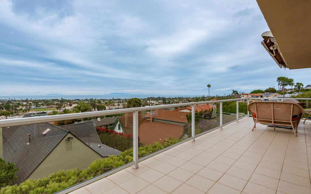 Ventura, California, 93001, United States, 2 Bedrooms Bedrooms, ,3 BathroomsBathrooms,Residential,Active,1944022