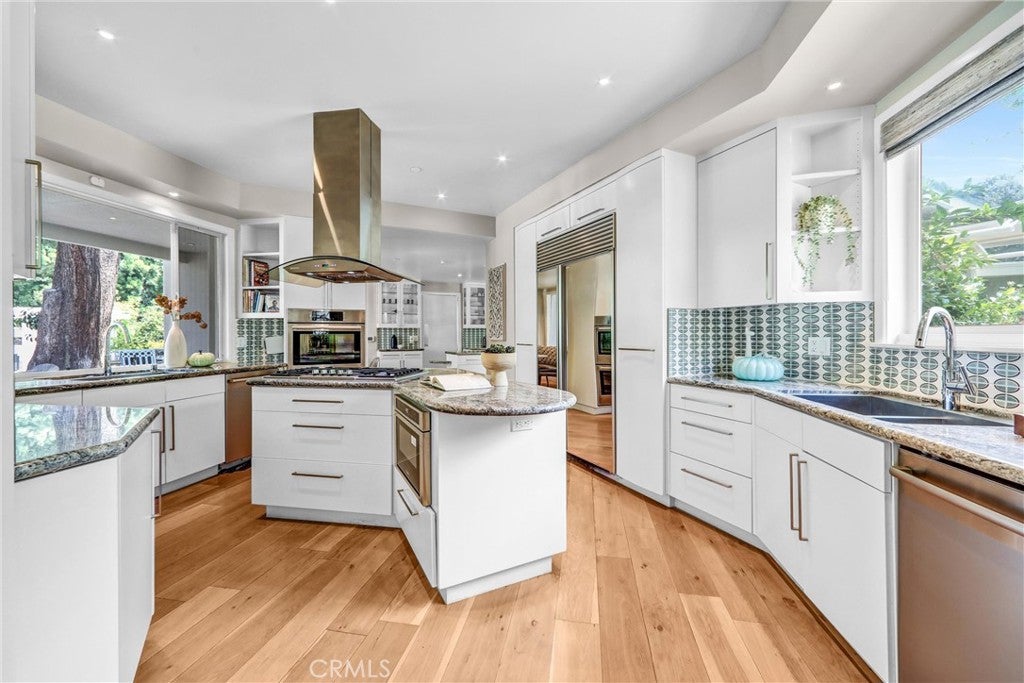 Pasadena, California, 91106, United States, 6 Bedrooms Bedrooms, ,9 BathroomsBathrooms,Residential,Active,1898207