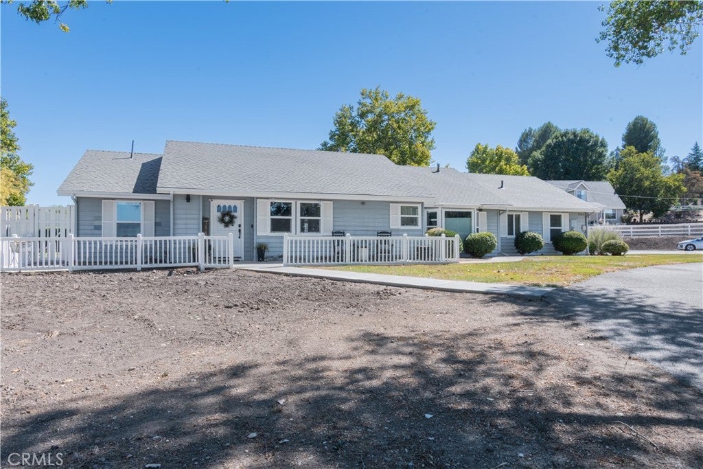 Paso Robles, California, 93446, United States, 4 Bedrooms Bedrooms, ,2 BathroomsBathrooms,Residential,Active,1929671