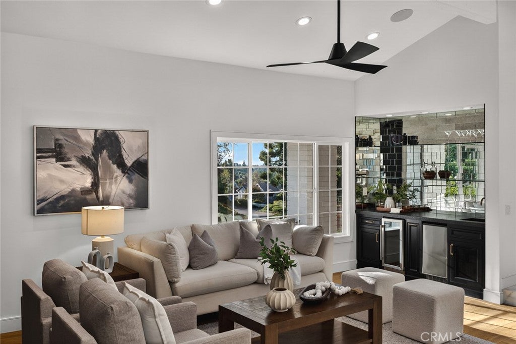 Anaheim, California, 92807, United States, 4 Bedrooms Bedrooms, ,3 BathroomsBathrooms,Residential,Active,1990042