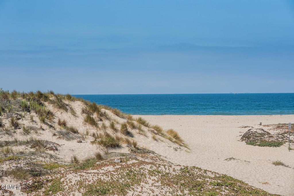 Oxnard, California, 93035, United States, 5 Bedrooms Bedrooms, ,6 BathroomsBathrooms,Residential,Contingent,1973330