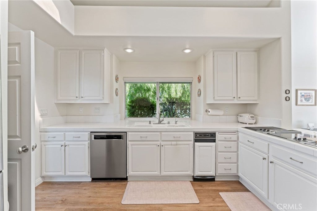 Irvine, California, 92603, United States, 4 Bedrooms Bedrooms, ,4 BathroomsBathrooms,Residential,Active,1986909