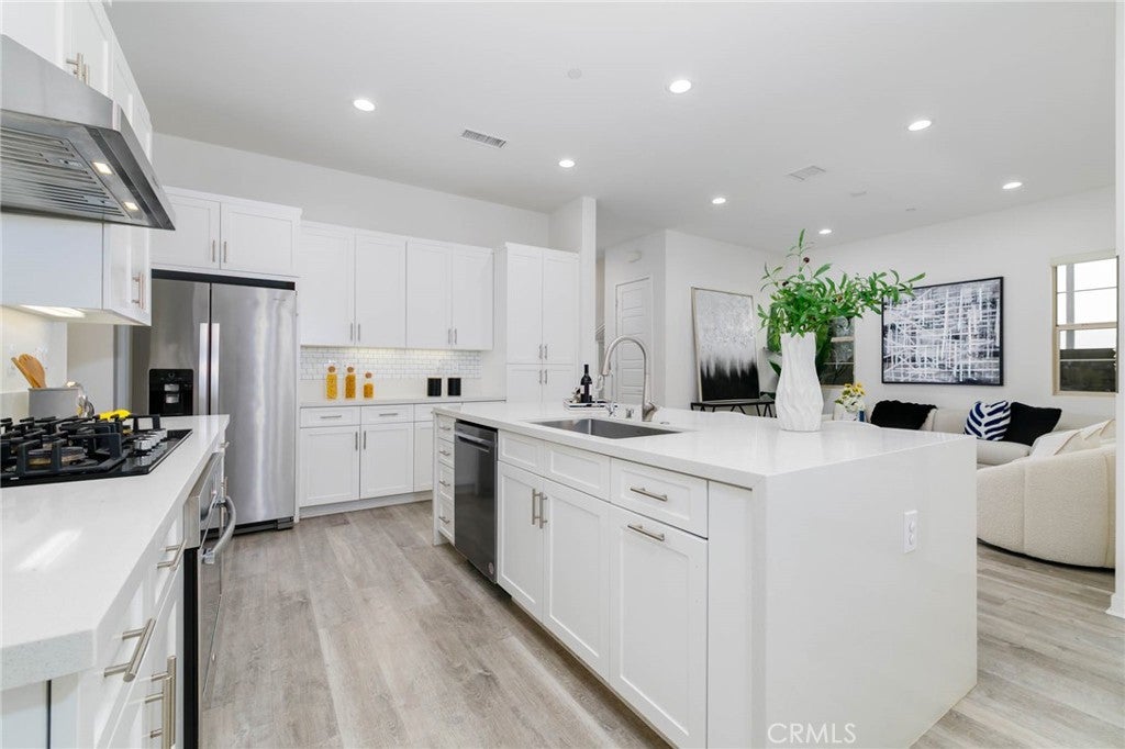 Irvine, California, 92618, United States, 3 Bedrooms Bedrooms, ,3 BathroomsBathrooms,Residential,Active,1942374