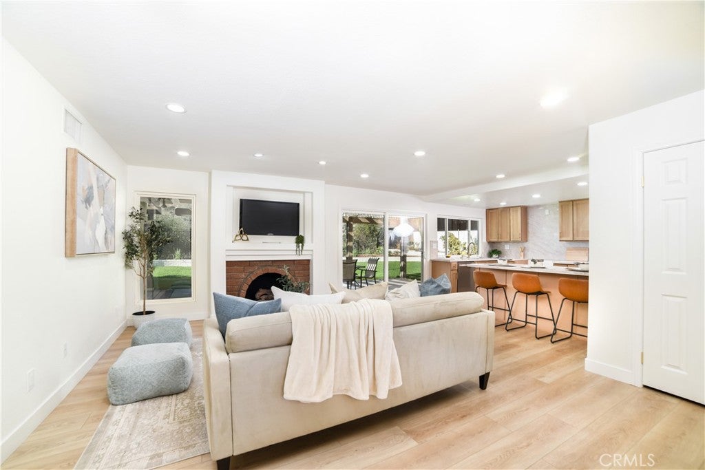 La Verne, California, 91750, United States, 3 Bedrooms Bedrooms, ,2 BathroomsBathrooms,Residential,Active,1998586