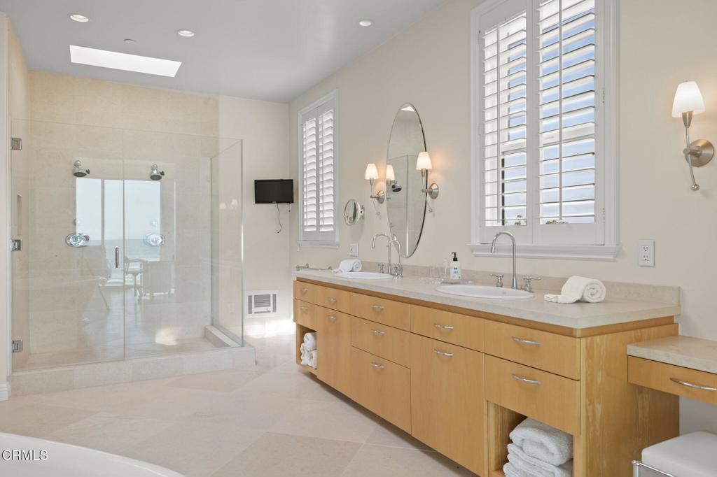 Oxnard, California, 93035, United States, 4 Bedrooms Bedrooms, ,6 BathroomsBathrooms,Residential,Active,1849510