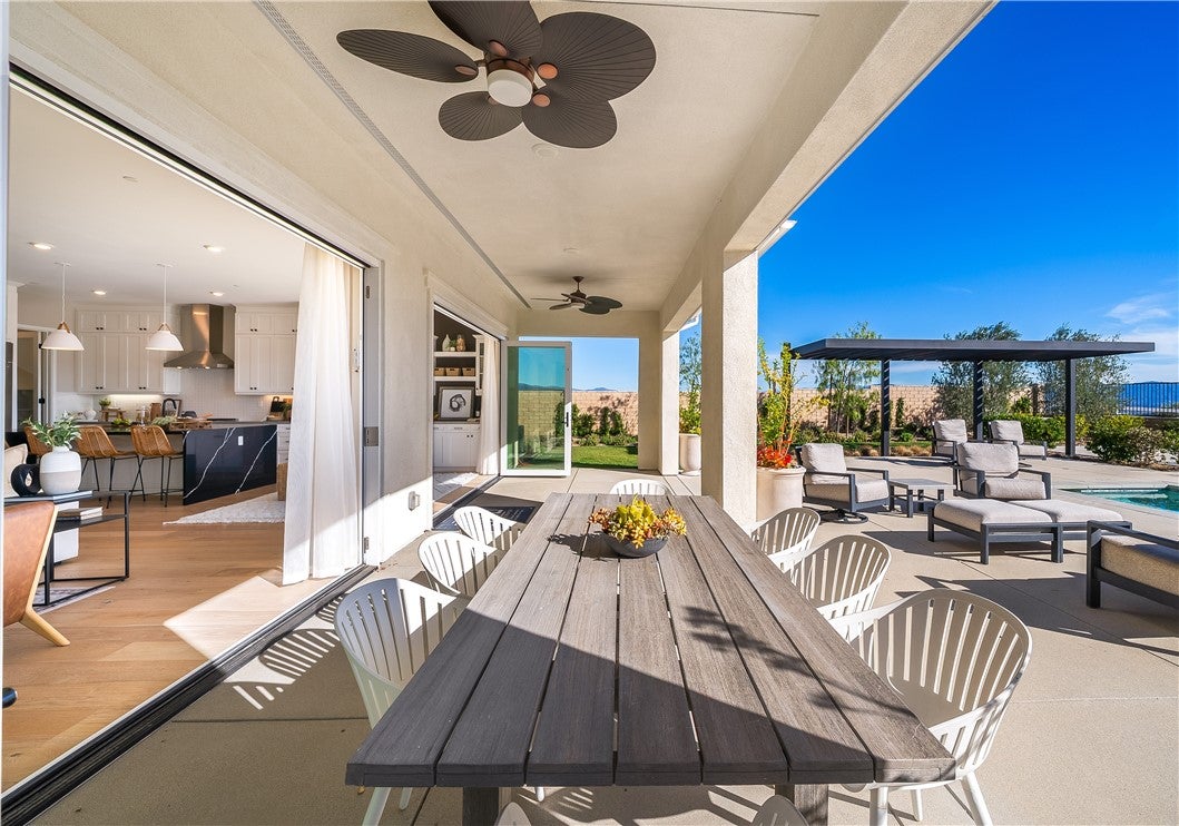 Castaic, California, 91384, United States, 6 Bedrooms Bedrooms, ,6 BathroomsBathrooms,Residential,Active,2006979