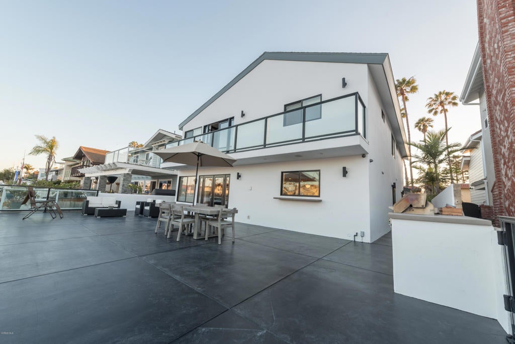 Ventura, California, 93001, United States, 3 Bedrooms Bedrooms, ,3 BathroomsBathrooms,Residential,Contingent,1944076