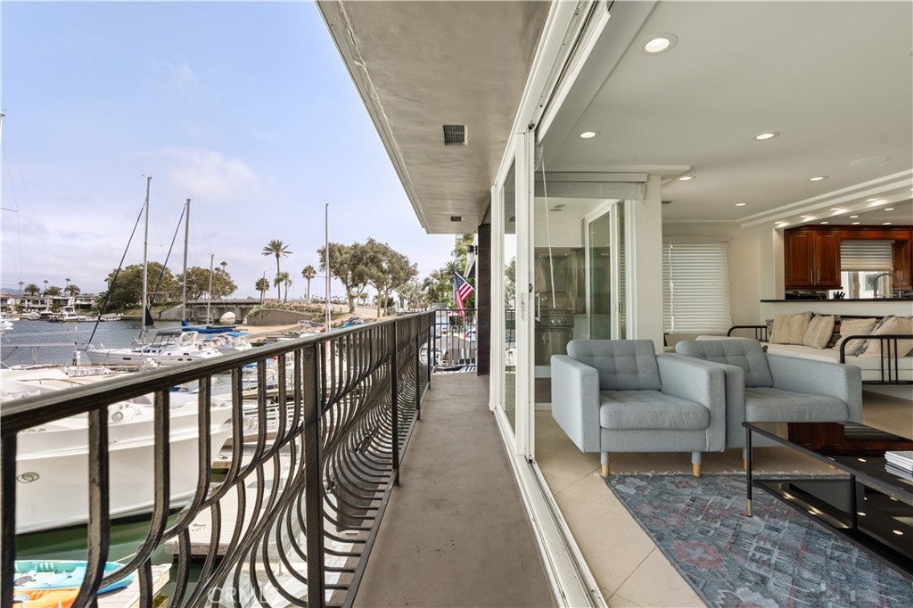 Newport Beach, California, 92663, United States, ,5 BathroomsBathrooms,Residential,Active,1762822